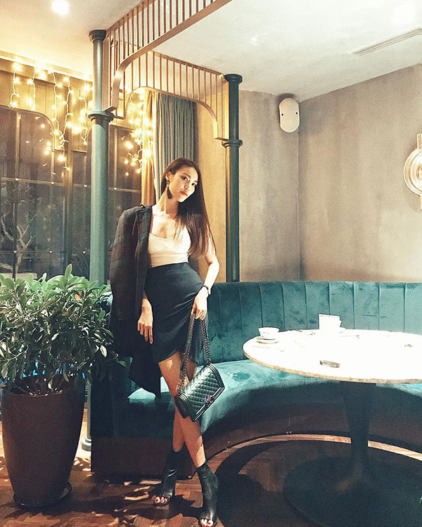 Ngoài diện cả cây đồ hiệu, Lan Khuê còn áp dụng độc chiêu này để trông sang chảnh tựa bà hoàng