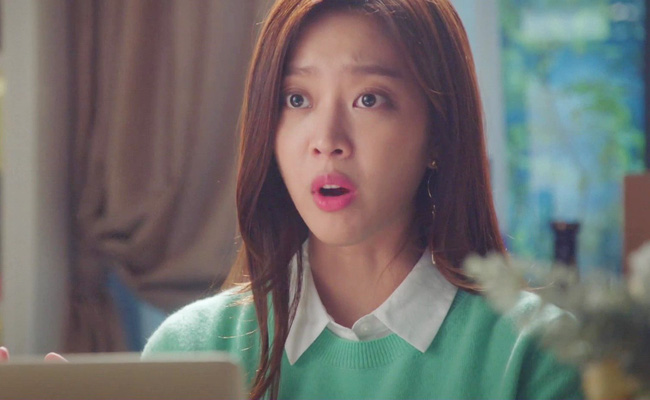 Vừa kiểm tiền mừng cưới được 200 triệu xong, mẹ chồng đã đập cửa phòng ngủ: Đưa mẹ giữ hộ kẻo mất!