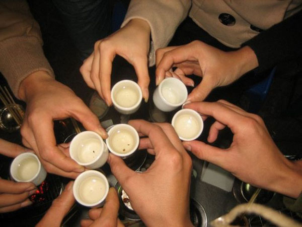 3 người hôn mê do ngộ độc rượu sau tiệc Noel, chuyên gia cảnh báo cẩn trọng ngộ độc rượu dịp cuối năm