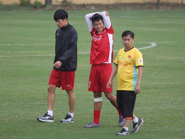 Hai cầu thủ ĐTVN được yêu cầu tập riêng trong buổi tập cuối cùng tại Việt Nam