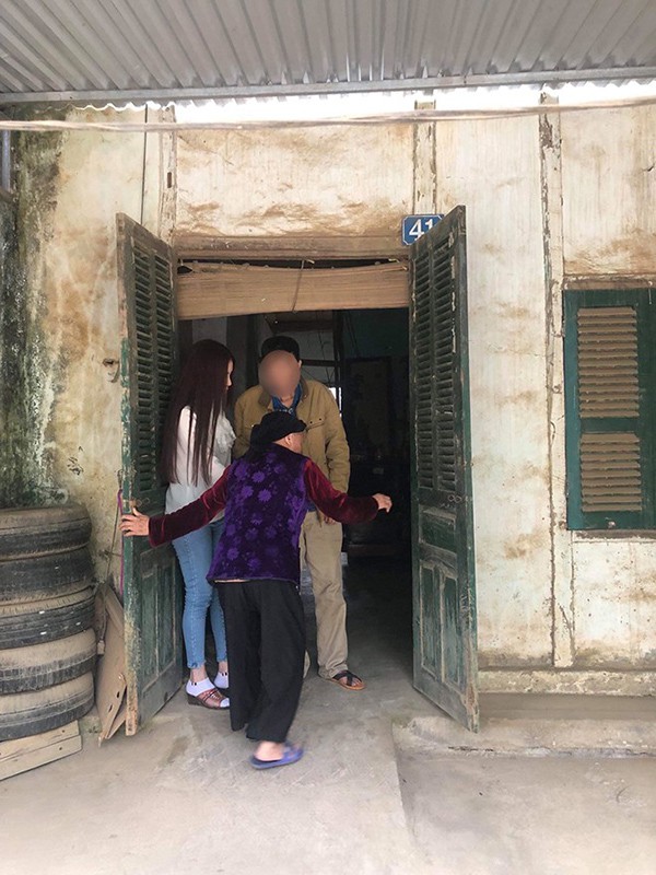 Thư Dung khoe khoang giàu có ra sao trước khi để lộ gia cảnh thực sự? Thư Dung khoe khoang giàu có ra sao trước khi để lộ gia cảnh thực sự?