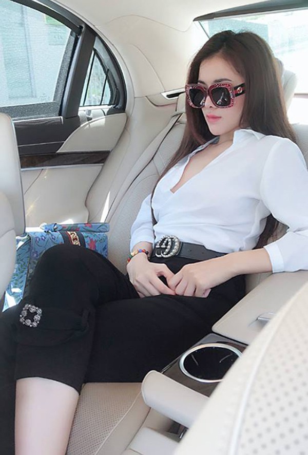 Thư Dung khoe khoang giàu có ra sao trước khi để lộ gia cảnh thực sự?