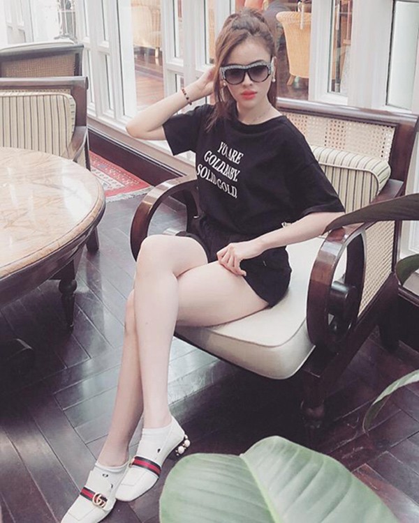 Thư Dung khoe khoang giàu có ra sao trước khi để lộ gia cảnh thực sự?