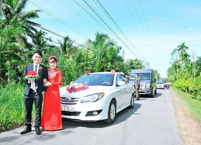 Kì lạ cặp vợ chồng giống nhau như tạc, đằng sau còn là câu chuyện em gái mưa - anh trai bão nhọ nhất 2018