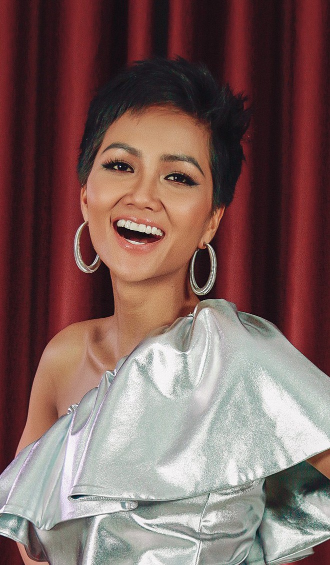 HHen Niê bật khóc: Từng áp lực đến mức muốn bỏ vương miện, mẹ ruột sợ hãi trước tin đồn ác ý về con gái HHen Niê bật khóc: Từng áp lực đến mức muốn bỏ vương miện, mẹ ruột sợ hãi trước tin đồn ác ý về con gái