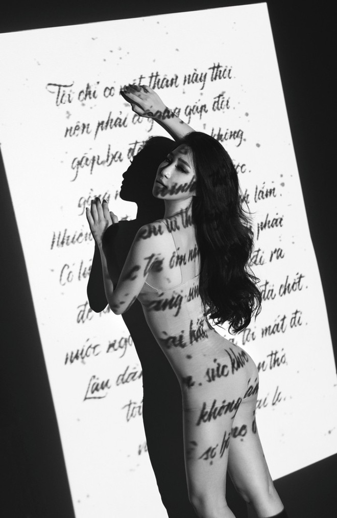 Hương Tràm bất ngờ tung ảnh bán nude nóng bỏng