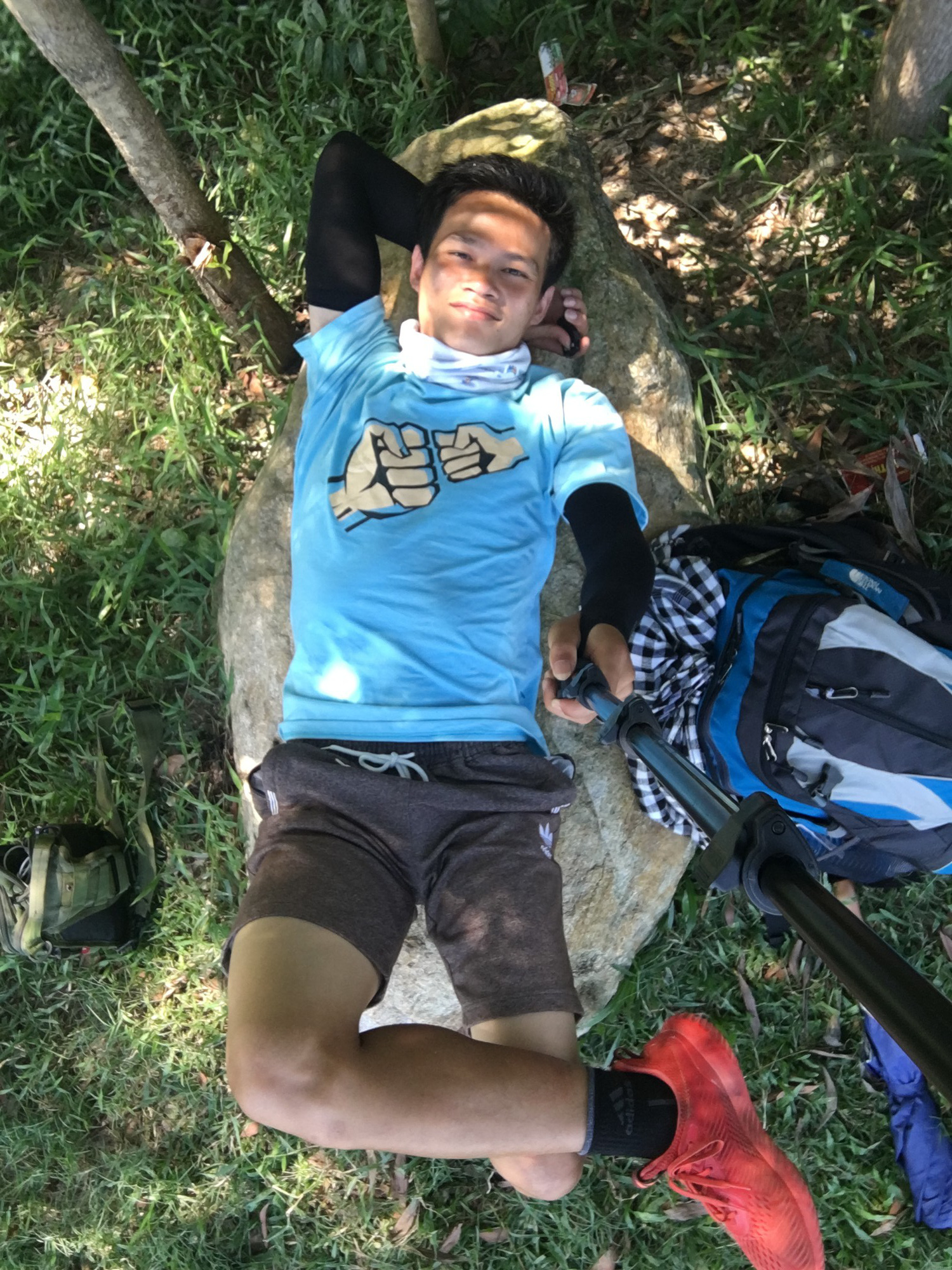 Gặp chàng sinh viên ngoại thương đi bộ từ FTU Hà Nội đến FTU TP.HCM: Mình dùng hết 9 lọ dầu gió suốt hành trình 62 ngày