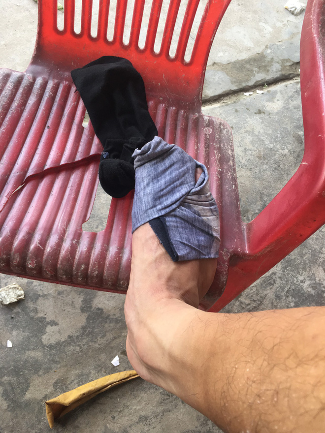 Gặp chàng sinh viên ngoại thương đi bộ từ FTU Hà Nội đến FTU TP.HCM: Mình dùng hết 9 lọ dầu gió suốt hành trình 62 ngày