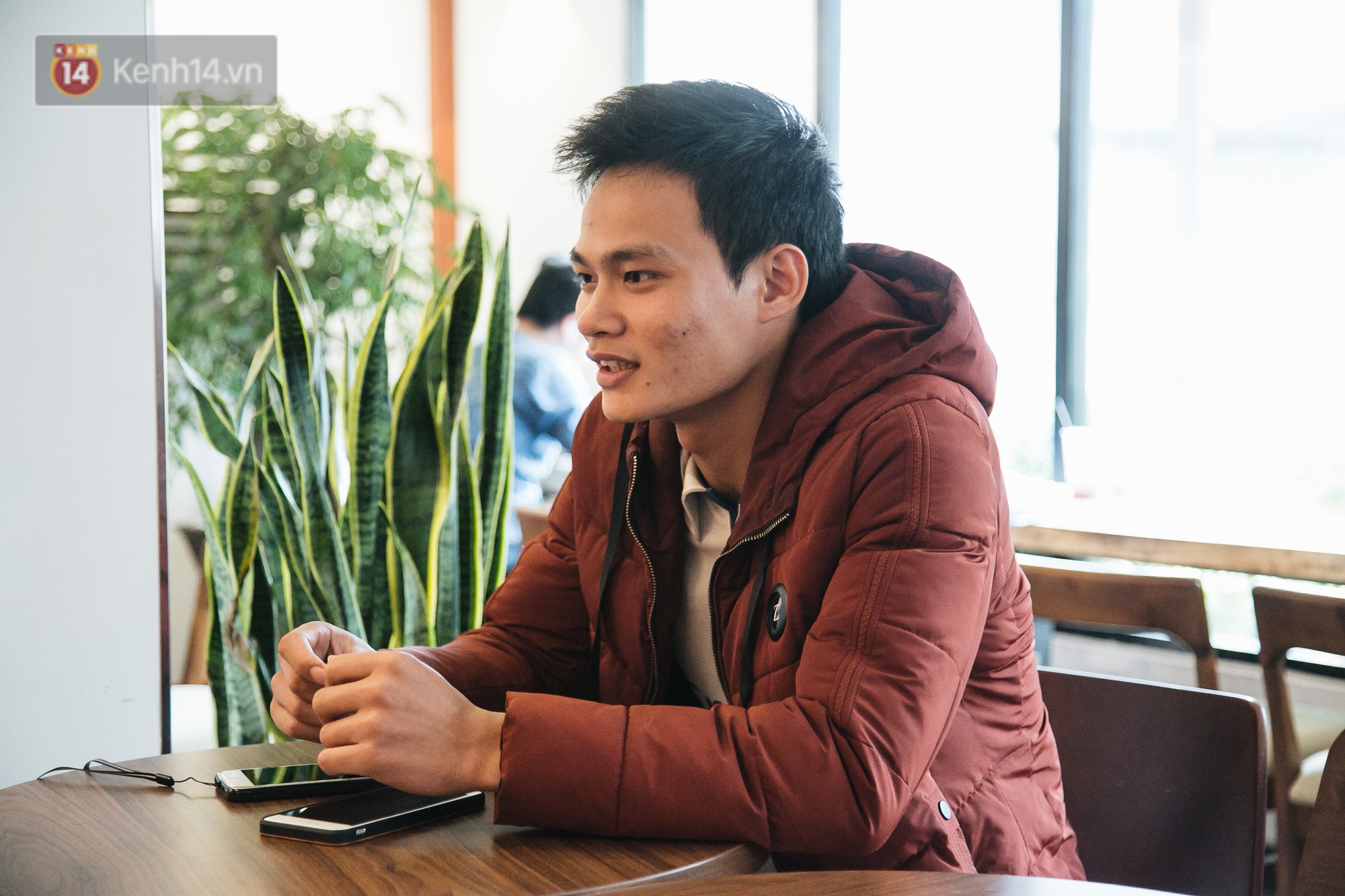 Gặp chàng sinh viên ngoại thương đi bộ từ FTU Hà Nội đến FTU TP.HCM: Mình dùng hết 9 lọ dầu gió suốt hành trình 62 ngày