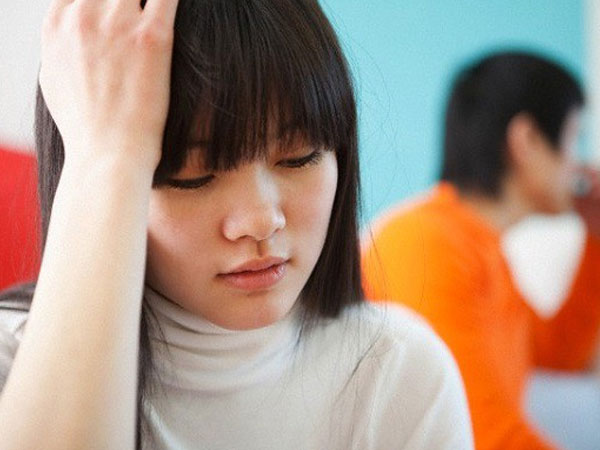 Vợ hiếm muộn đau khổ vì chồng có con riêng, lén theo dõi thì bổ ngửa phát hiện ra chân tướng