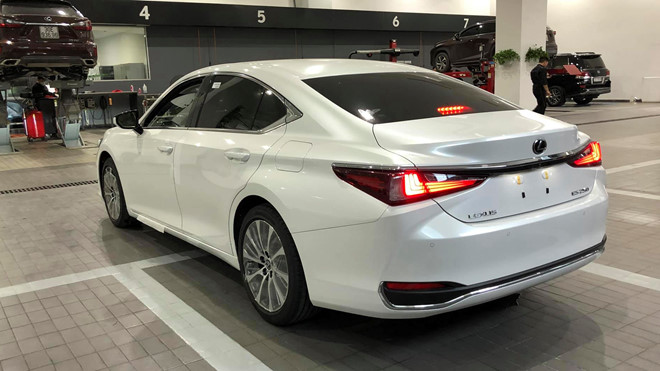 Lexus ES 250 sắp bán tại VN, giá 2,5 tỷ đồng