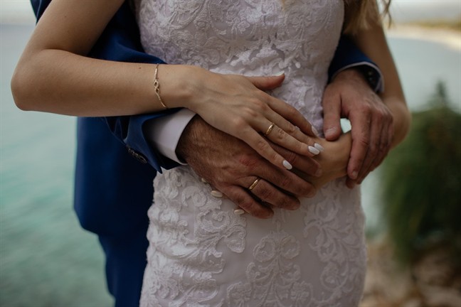 Chưa kịp hãnh diện về phong bì 10 triệu đồng mừng cưới, chồng đã nói sự thật khiến tôi chấm dứt ảo tưởng