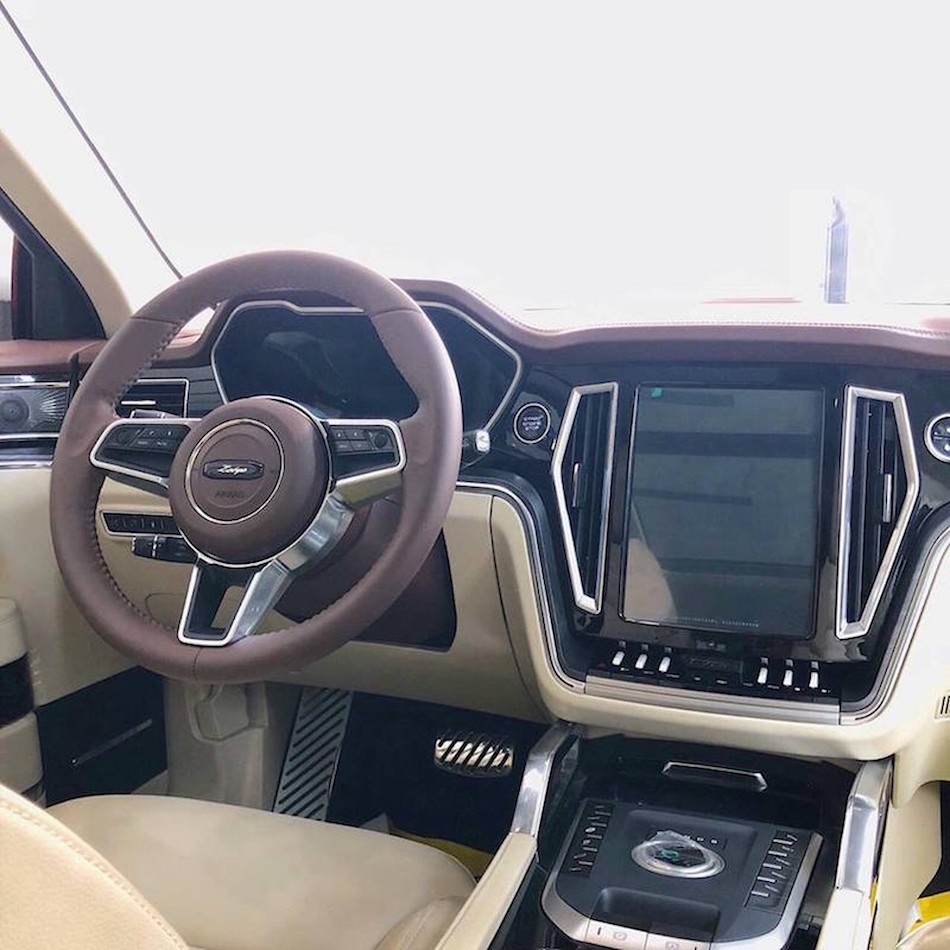 Xe Tàu nhái Land Rover tai nạn nát đầu: Nổ tranh cãi về chất lượng