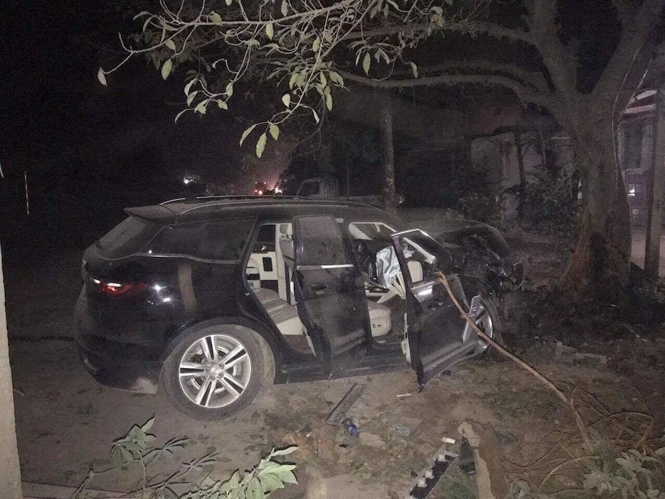 Xe Tàu nhái Land Rover tai nạn nát đầu: Nổ tranh cãi về chất lượng