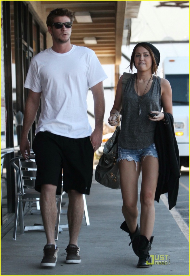 Những cột mốc đáng nhớ trong chuyện tình 10 năm nhiều biến động của Miley Cyrus và Liam Hemsworth