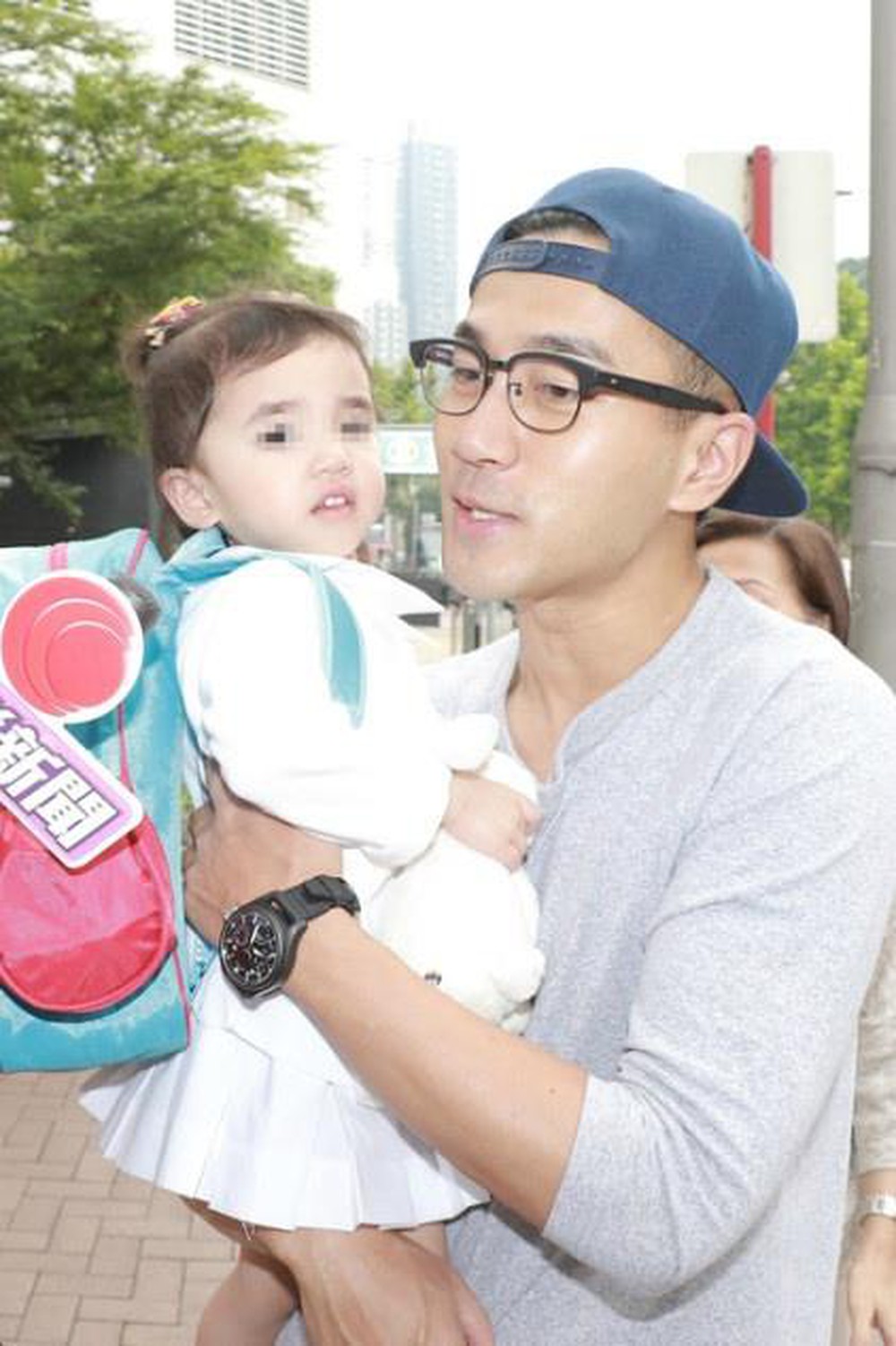 3 năm, gần 2000 ngày nhưng Dương Mịch chỉ về thăm con gái đúng 37 ngày?