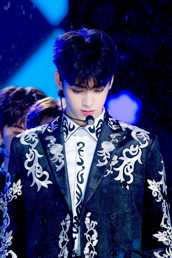 4 thần tượng Kpop có phong cách thời trang ấn tượng nhất 2018