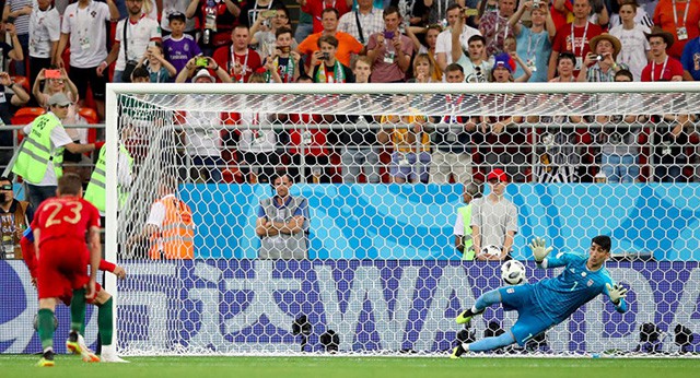 Thủ môn của đội tuyển số 1 châu Á lo lắng khi gặp Việt Nam ở Asian Cup 2019