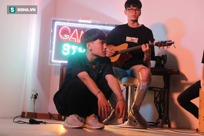 Danh tính chàng trai 18 tuổi sở hữu bản cover khủng - mạng xã hội rần rần tìm kiếm