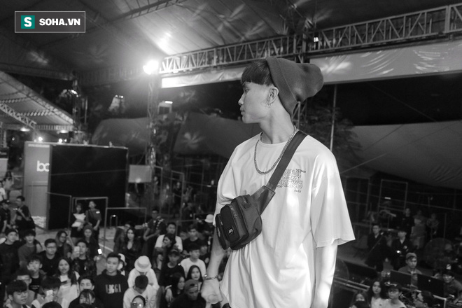 Danh tính chàng trai 18 tuổi sở hữu bản cover khủng - mạng xã hội rần rần tìm kiếm