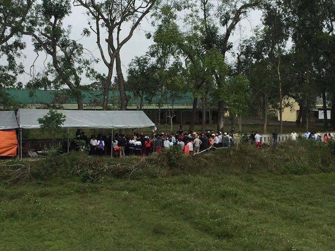 Chồng lái xe vào Quảng Trị, vợ trẻ ở nhà nhảy cầu tự vẫn