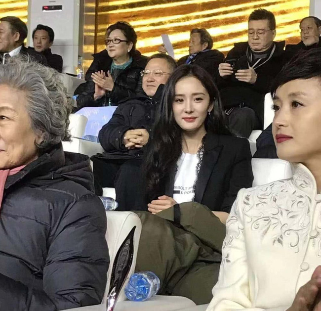 Lần đầu đi sự kiện sau ly hôn, Dương Mịch được fan hâm mộ làm điều này