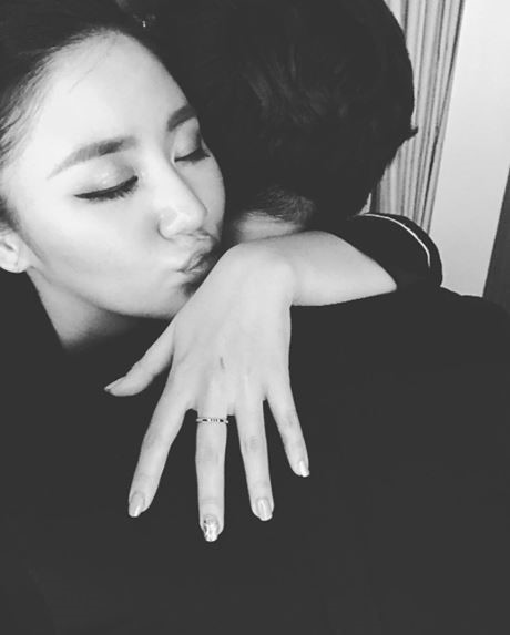 Lê Hiếu sắp kết hôn, người yêu gắn bó ba năm Văn Mai Hương giờ thế nào?