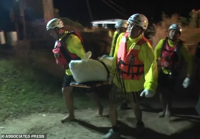 Thái Lan: 2 bà vợ lái xe điện sân golf tông 2 ông chồng rơi xuống sông, 2 người thiệt mạng