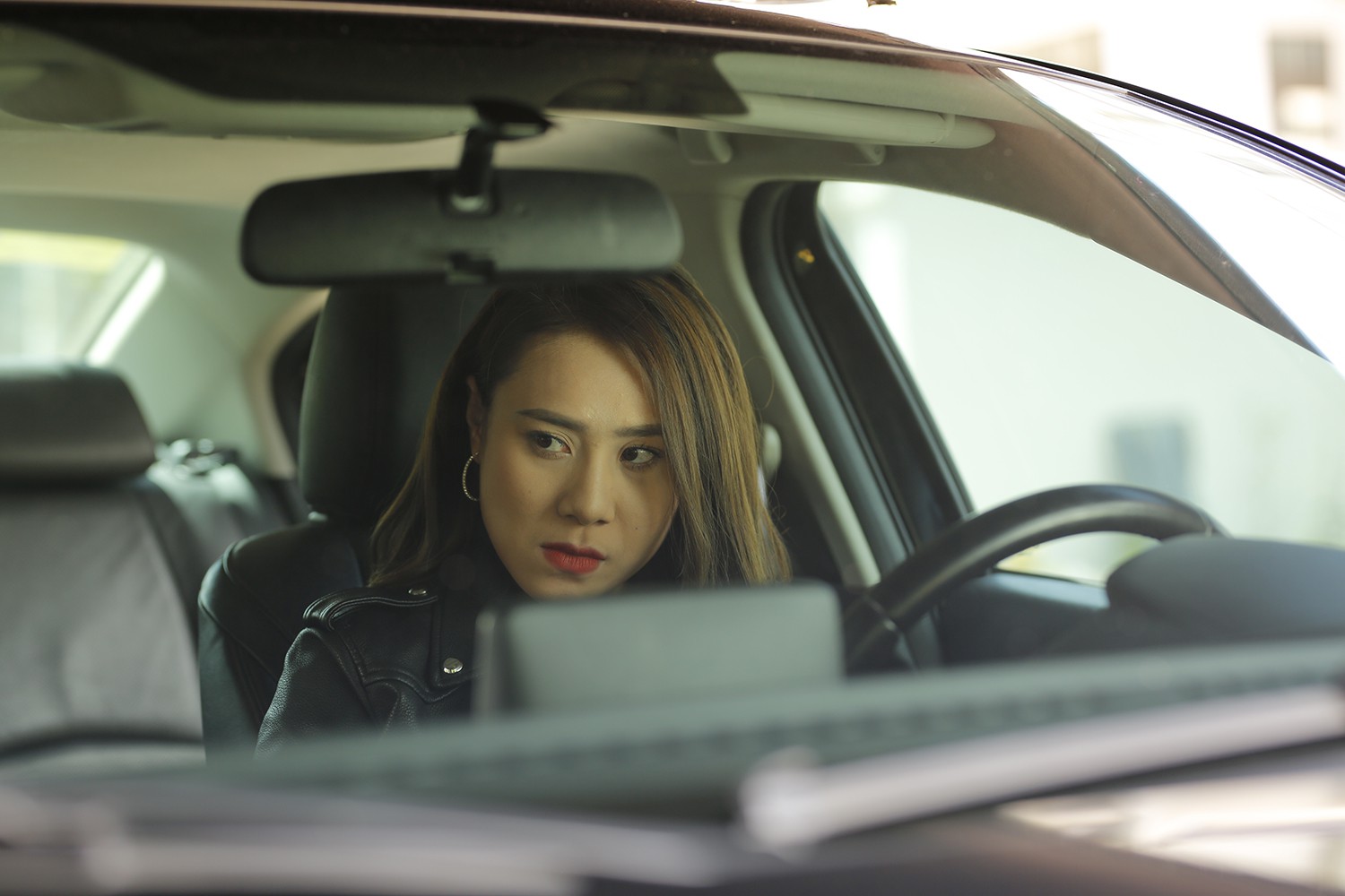 Hoa Cúc vàng trong bão: Hồi chuông cảnh tỉnh lối sống buông thả của một bộ phận giới trẻ ngày nay