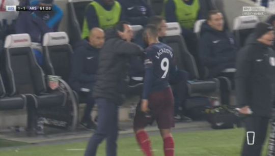 Hành xử kiểu bất cần đời, bom tấn từ chối bắt tay HLV Arsenal