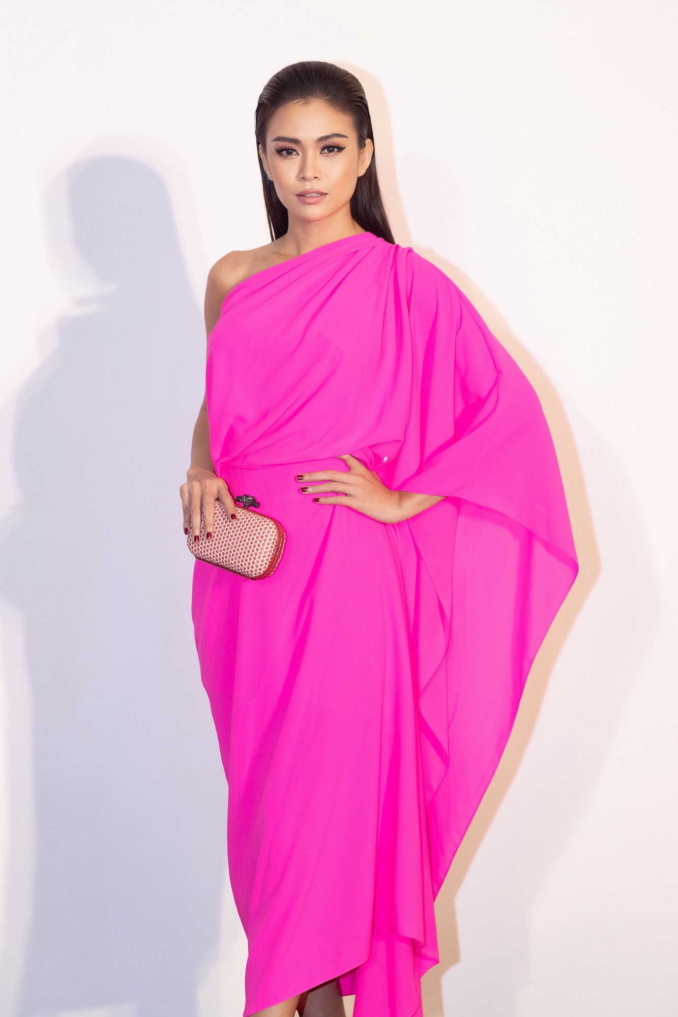 Spotlight thảm đỏ show Đỗ Mạnh Cường: Nước mắt sầu bi của Angela Phương Trinh và khuôn ngực phồn thực của Kỳ Duyên