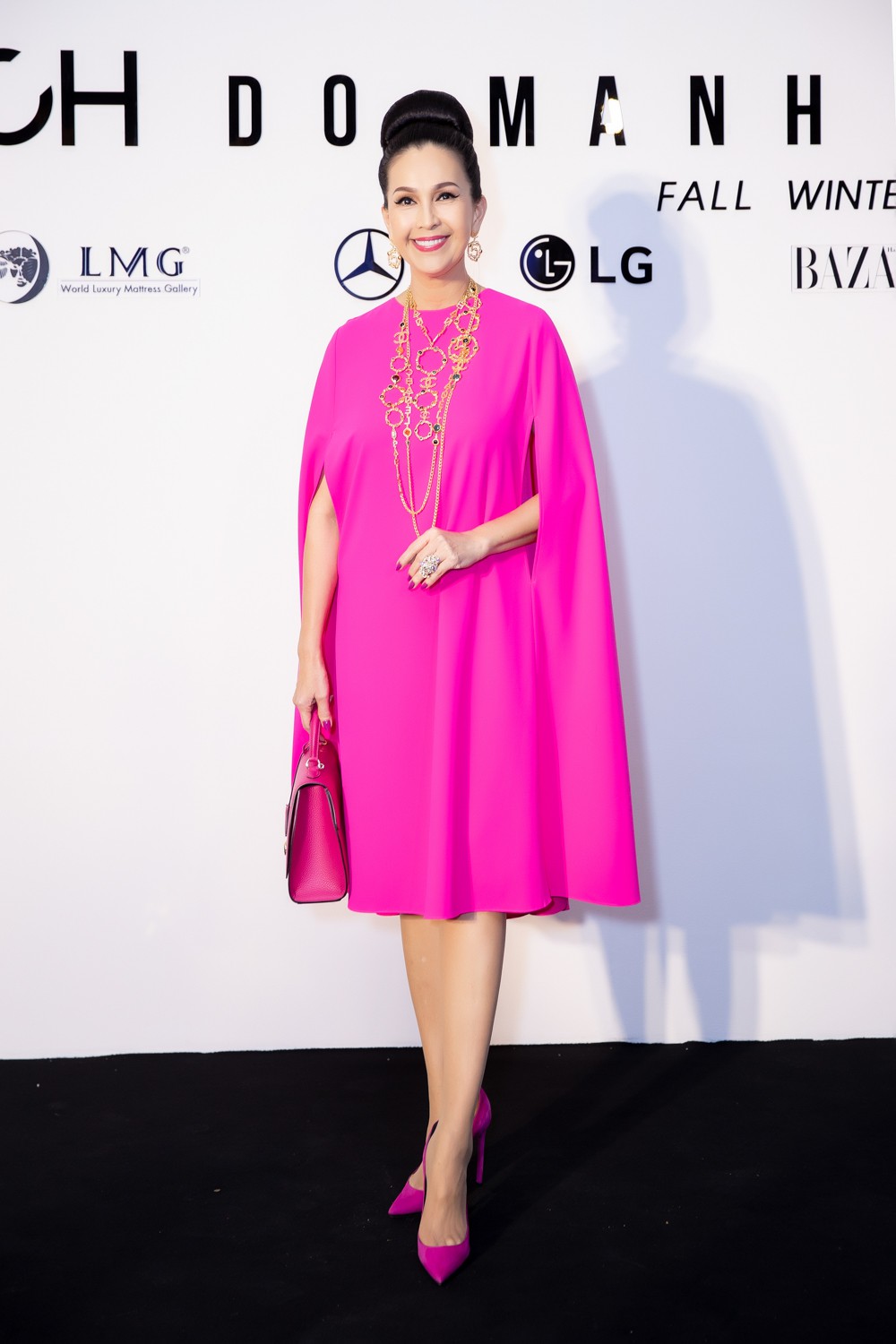 Spotlight thảm đỏ show Đỗ Mạnh Cường: Nước mắt sầu bi của Angela Phương Trinh và khuôn ngực phồn thực của Kỳ Duyên