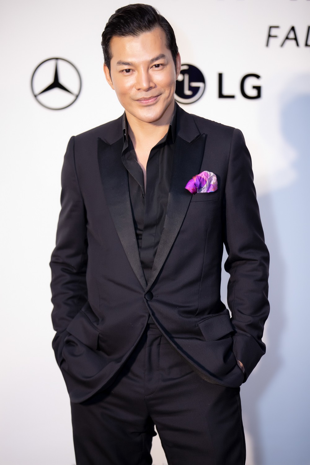 Spotlight thảm đỏ show Đỗ Mạnh Cường: Nước mắt sầu bi của Angela Phương Trinh và khuôn ngực phồn thực của Kỳ Duyên