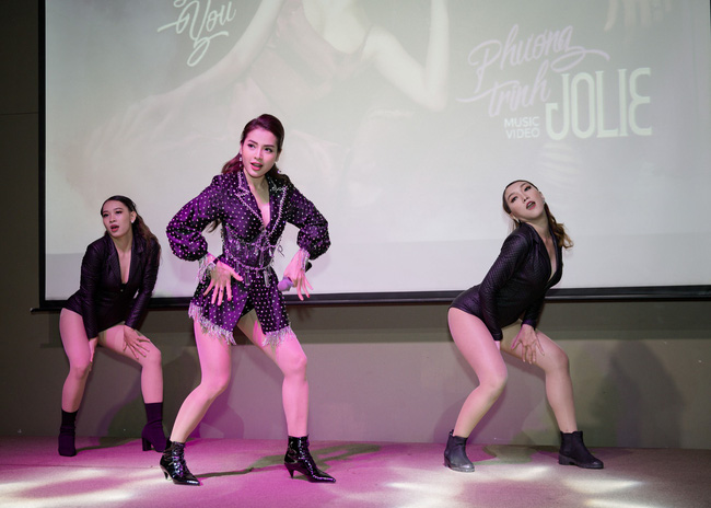 Quay cảnh giường chiếu với tình tin đồn quá nóng, Phương Trinh Jolie lại bị nghi đưa tình yêu vào MV 16+ Quay cảnh giường chiếu với tình tin đồn quá nóng, Phương Trinh Jolie lại bị nghi đưa tình yêu vào MV 16+