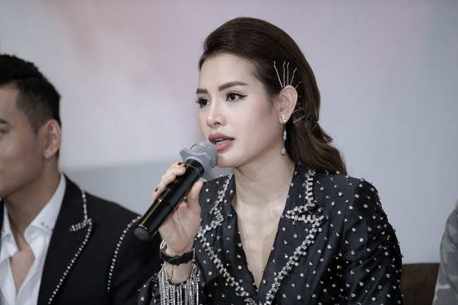 Quay cảnh giường chiếu với tình tin đồn quá nóng, Phương Trinh Jolie lại bị nghi đưa tình yêu vào MV 16+