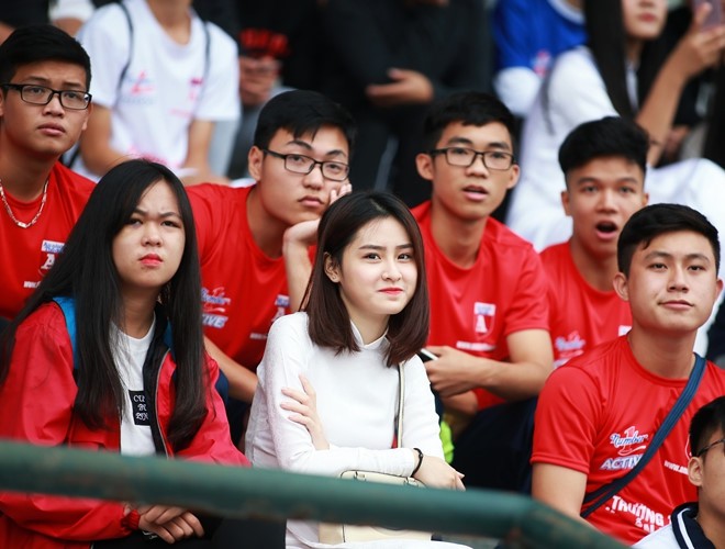 Những nữ sinh bị chụp lén nổi đình đám năm 2018: Đẹp xuất sắc, thần thái hơn cả ảnh selfie