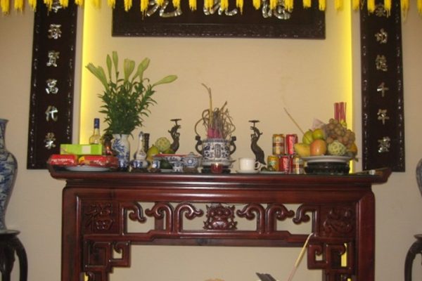 Tuyệt đối không được làm việc này với đồ thờ cũ kẻo gia đình phải gánh hạn nặng, của cải võ cánh bay đi