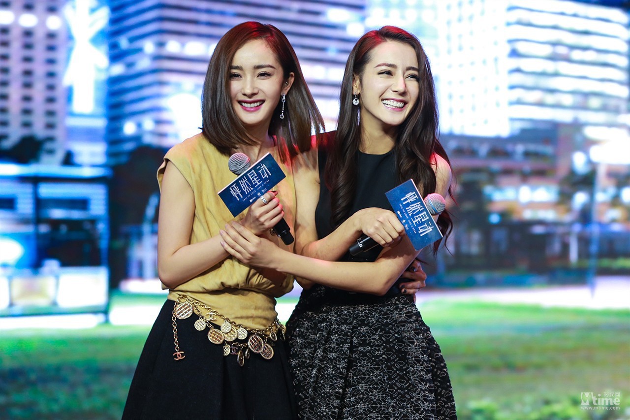 Giữa tâm bão Dương Mịch ly hôn, phản ứng của Địch Lệ Nhiệt Ba càng khiến dân mạng tin rằng cả hai đã cạch mặt