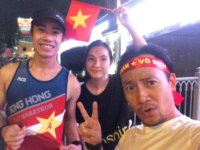 Lãng mạn như Đinh Tiến Đạt: In cả ảnh vợ sắp cưới lên hóa đơn cafe để khẳng định chủ quyền