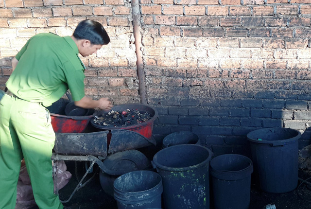 Hôm nay xét xử vụ trộn vỏ cà phê với lõi pin