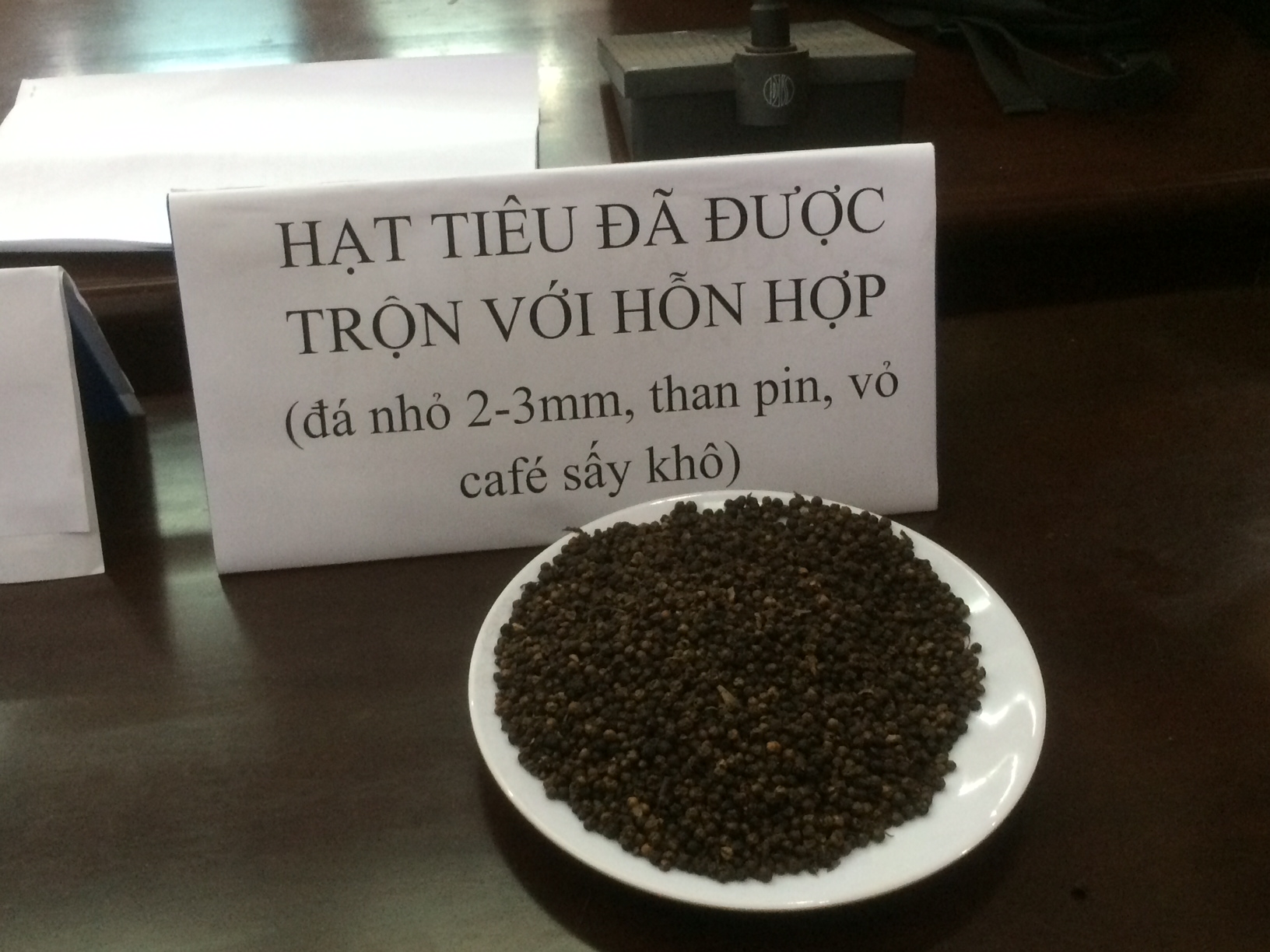 Hôm nay xét xử vụ trộn vỏ cà phê với lõi pin