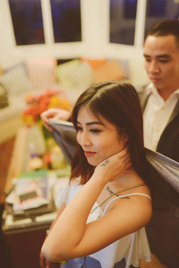 Được khuyên xóa hình xăm ở ngực đi sẽ đẹp hơn, MC Hoàng Linh đã phản pháo nhẹ nhàng mà cực gắt