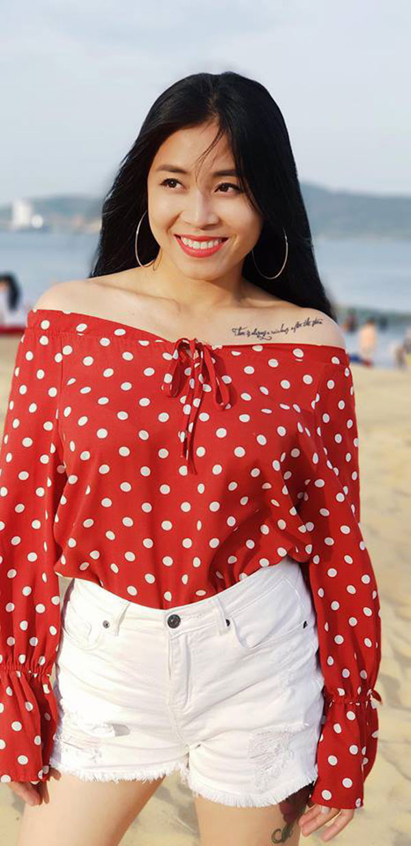 Được khuyên xóa hình xăm ở ngực đi sẽ đẹp hơn, MC Hoàng Linh đã phản pháo nhẹ nhàng mà cực gắt