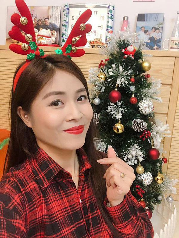 Được khuyên xóa hình xăm ở ngực đi sẽ đẹp hơn, MC Hoàng Linh đã phản pháo nhẹ nhàng mà cực gắt