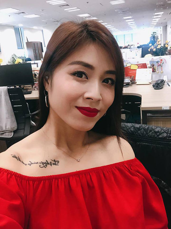 Được khuyên xóa hình xăm ở ngực đi sẽ đẹp hơn, MC Hoàng Linh đã phản pháo nhẹ nhàng mà cực gắt