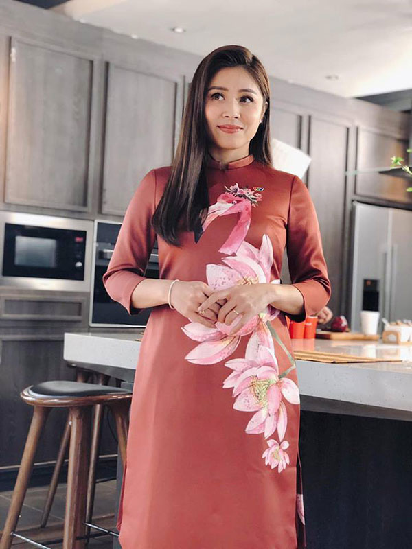 Được khuyên xóa hình xăm ở ngực đi sẽ đẹp hơn, MC Hoàng Linh đã phản pháo nhẹ nhàng mà cực gắt