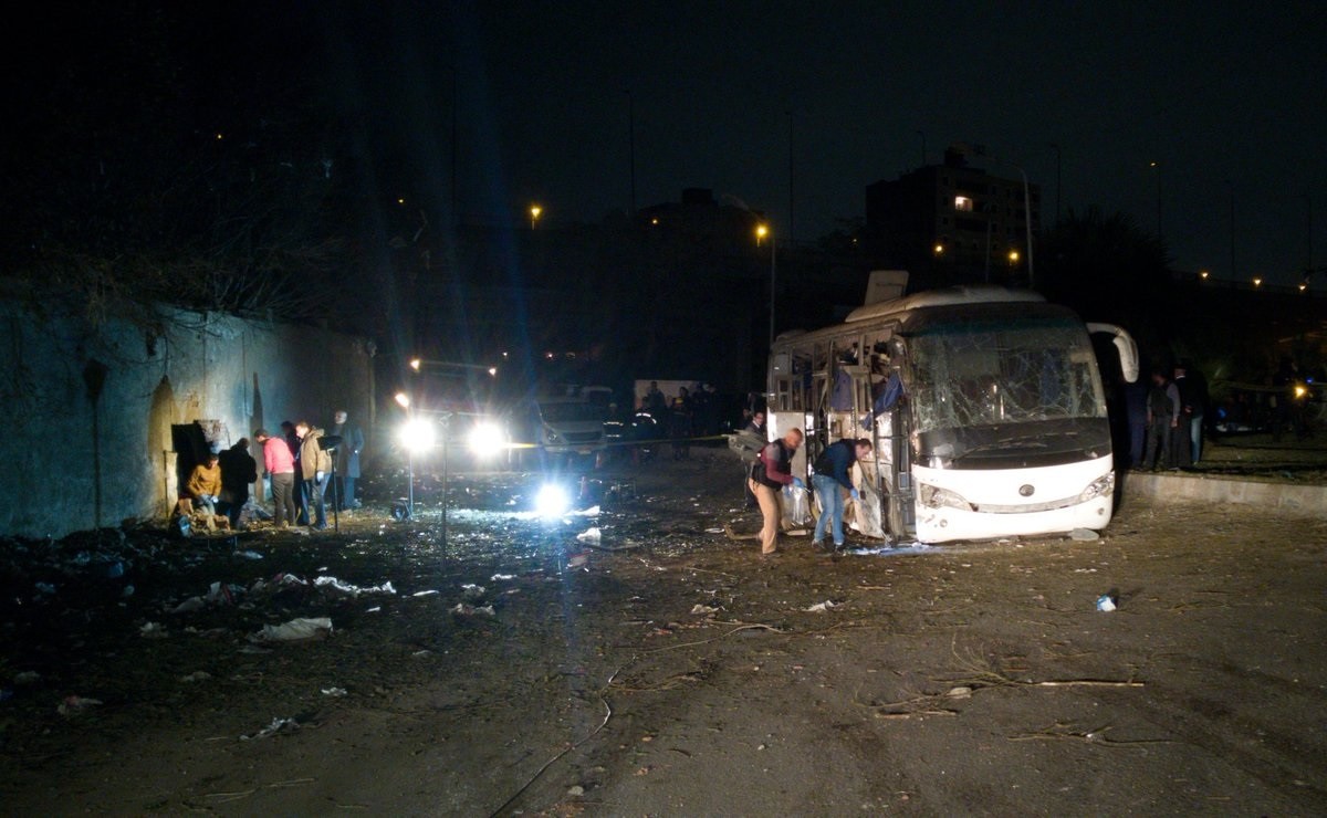 Hiện trường đánh bom xe chở du khách Việt ở Ai Cập khiến 4 người chết