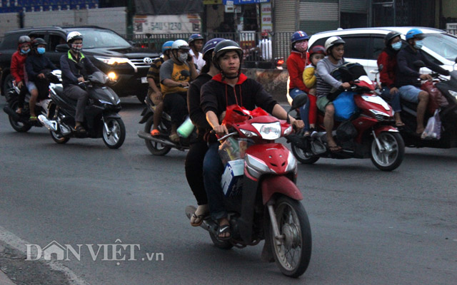 Ảnh: Vội vã tìm chiếc vé cuối ngày về quê nghỉ Tết Dương lịch Ảnh: Vội vã tìm chiếc vé cuối ngày về quê nghỉ Tết Dương lịch