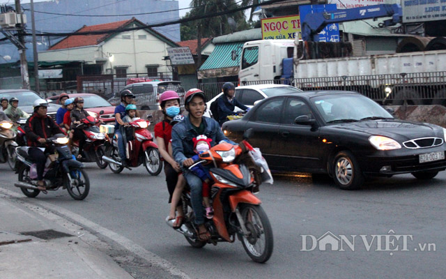 Ảnh: Vội vã tìm chiếc vé cuối ngày về quê nghỉ Tết Dương lịch