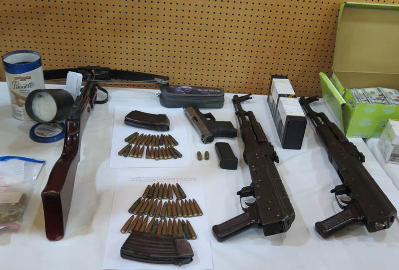 Đại ca giang hồ Long ma: Tay giang hồ số má đầy mình, giận là rút súng